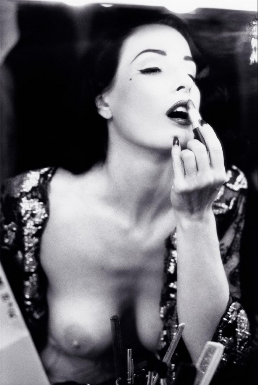 The mystery of femininity in erotic photographs by Ellen von Unwerth The mystery of femininity in erotic photographs by Ellen von Unwerth