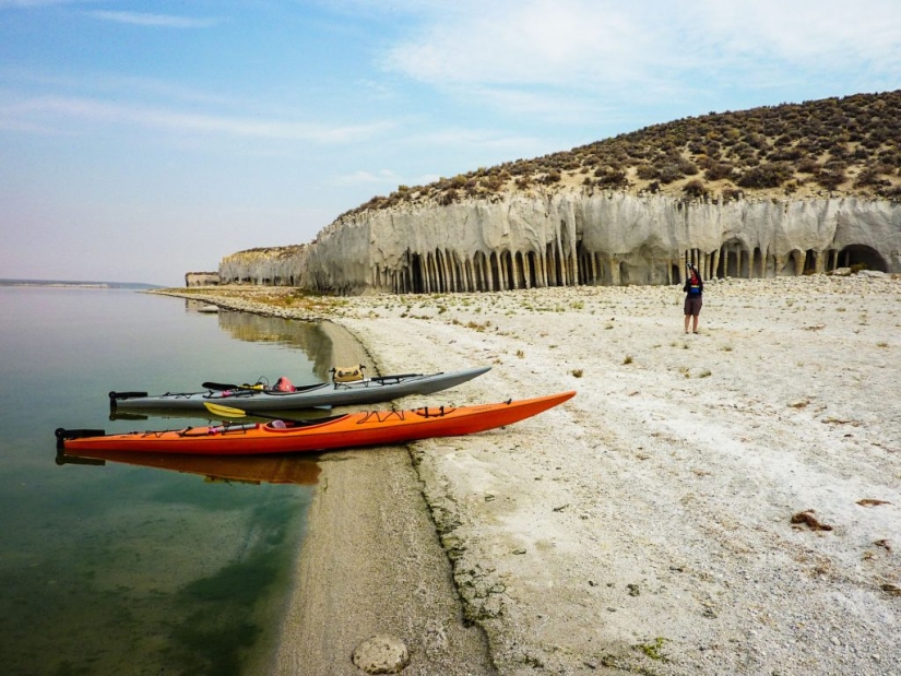 The Mystery of the Columns of California&#39;s Lake Crowley