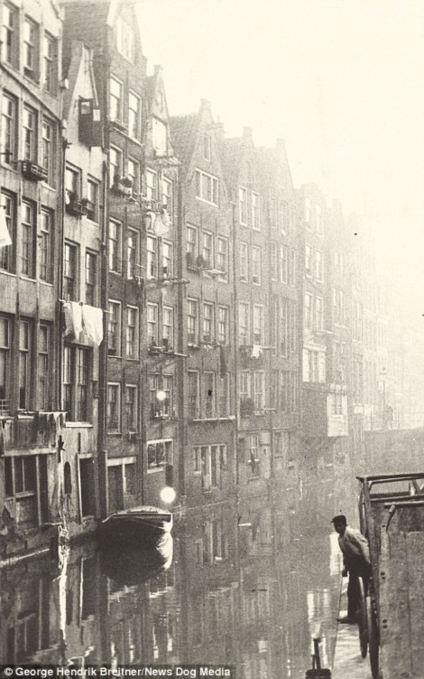 The oldest profession in the free city: a history of the red light district in Amsterdam The oldest profession in the free city: a history of the red light district in Amsterdam