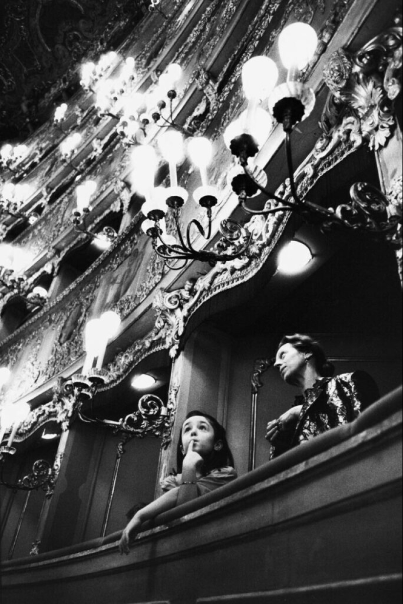 The Other Side of the Beautiful Gérard Ufères: Behind the Scenes of Theaters, Museum Masterpieces, and Their Connoisseurs