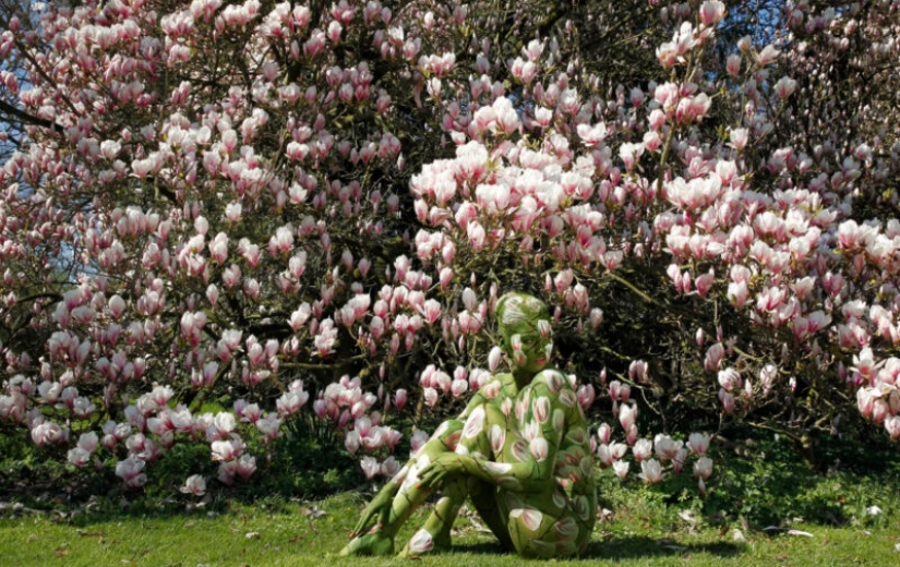 The photographer hides nude models in his landscape works. Can you find them?