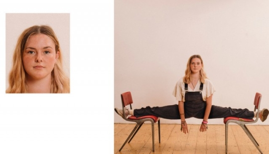 The photographer made fun of a standard passport photo: that's what chaos is happening behind the scenes The photographer made fun of a standard passport photo: that's what chaos is happening behind the scenes