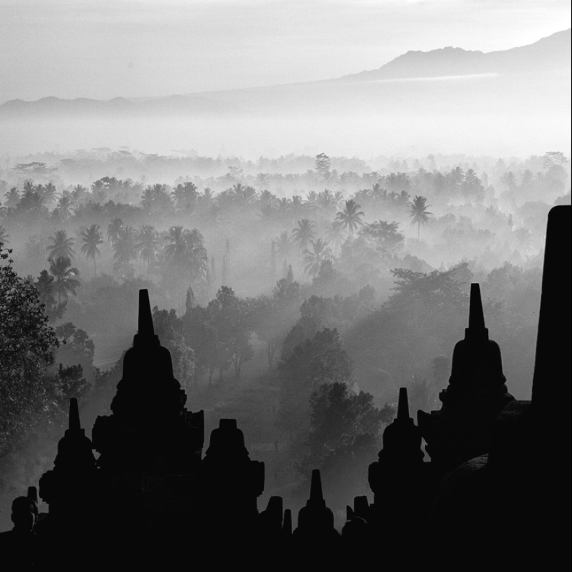 The poetry of black and white photography in the works of Hengka Koentjoro