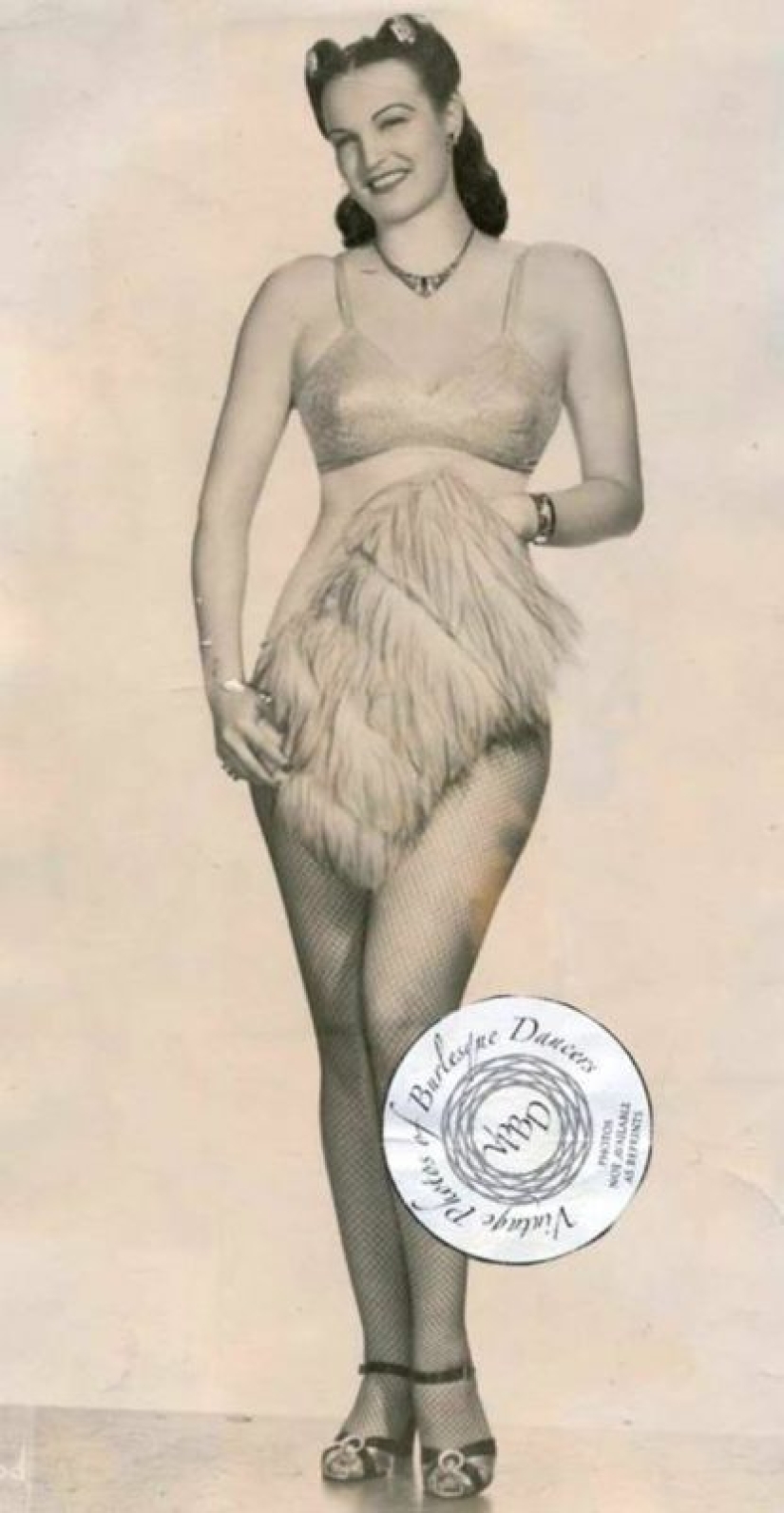 "The Queen of the Amazons", the highest star burlesque Lois Defi