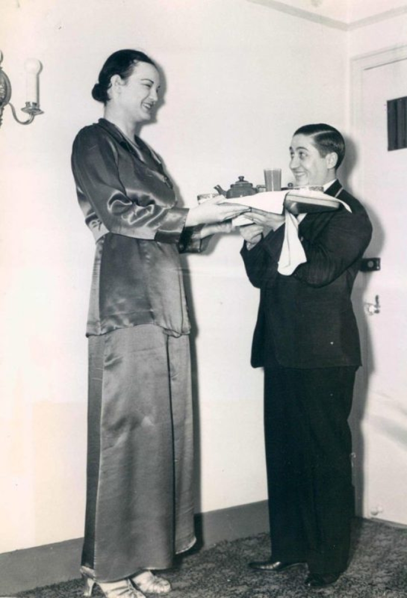 "The Queen of the Amazons", the highest star burlesque Lois Defi