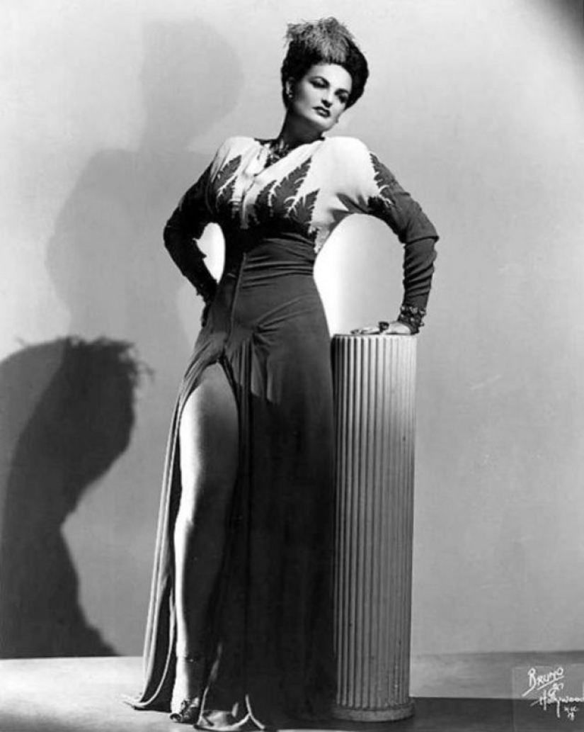 "The Queen of the Amazons", the highest star burlesque Lois Defi