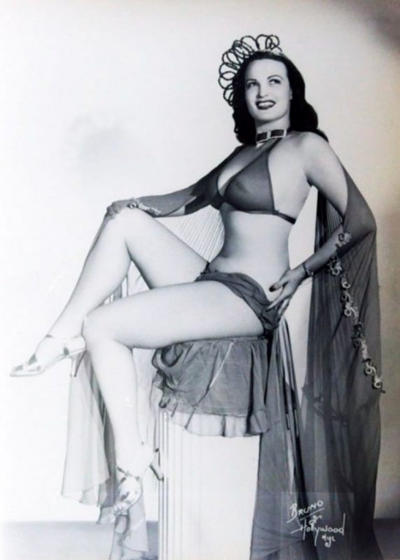 "The Queen of the Amazons", the highest star burlesque Lois Defi