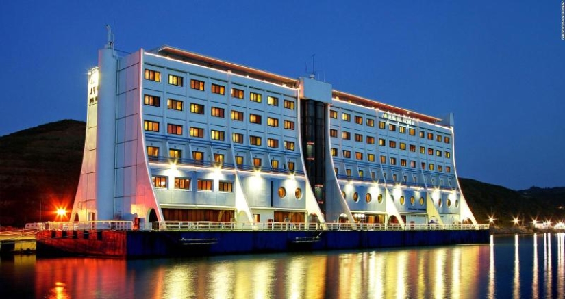The sad story of the first floating hotel, which was haunted by failures The sad story of the first floating hotel, which was haunted by failures