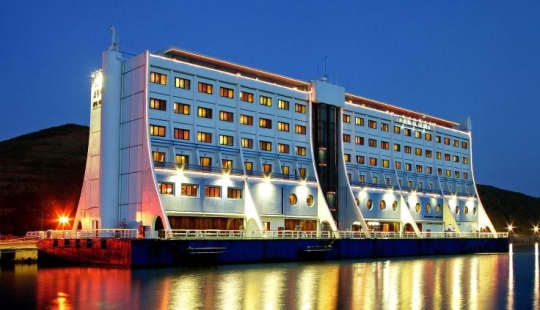 The sad story of the first floating hotel, which was haunted by failures