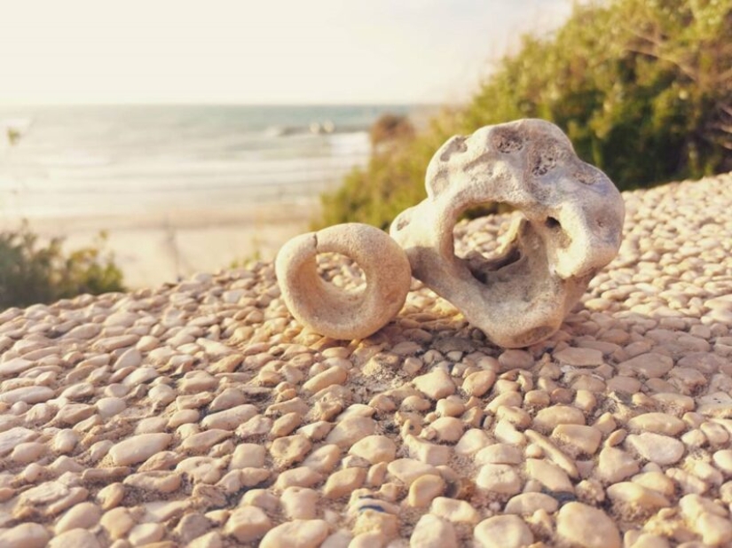 The secret of the "chicken god" — why stones with a hole are valued all over the world