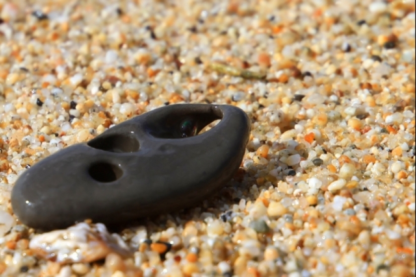 The secret of the "chicken god" — why stones with a hole are valued all over the world