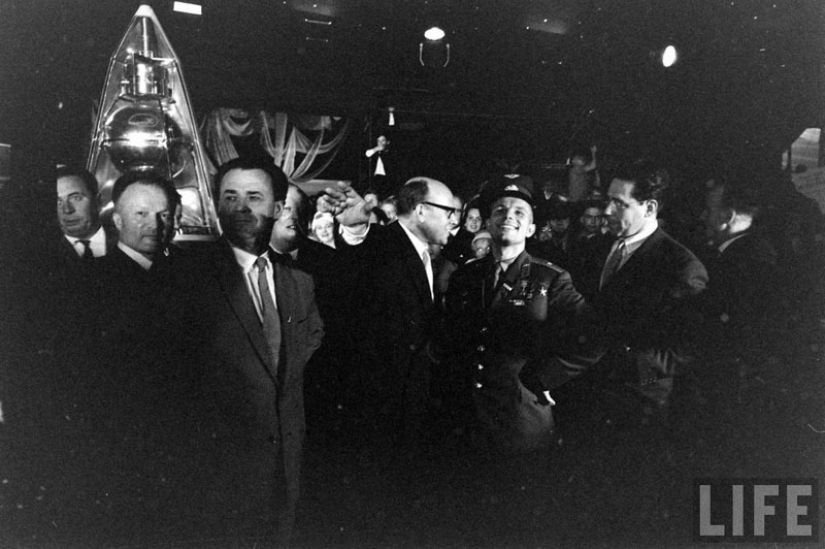 "The space is calling everyone! And call. How vechnyy Zov" (Yuri Gagarin)