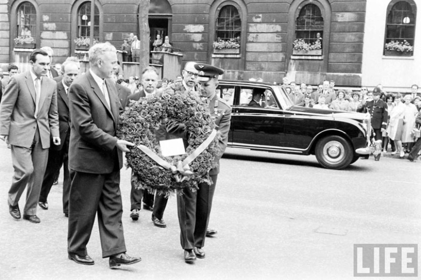 "The space is calling everyone! And call. How vechnyy Zov" (Yuri Gagarin)