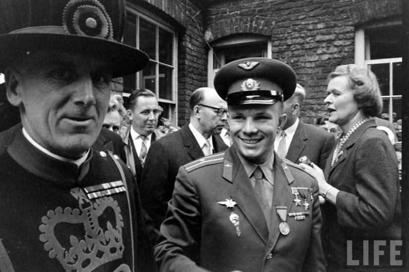 "The space is calling everyone! And call. How vechnyy Zov" (Yuri Gagarin)