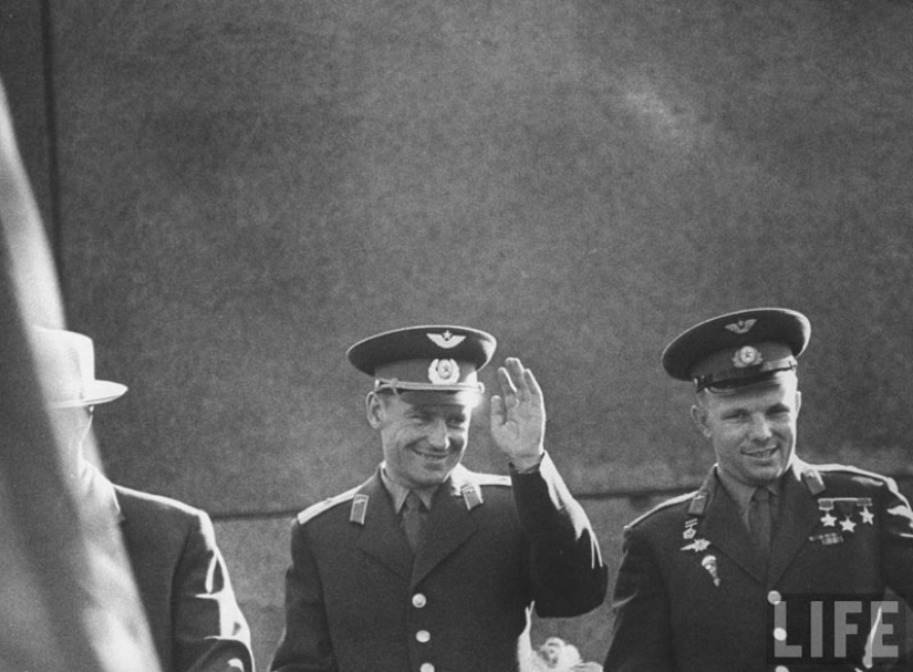 "The space is calling everyone! And call. How vechnyy Zov" (Yuri Gagarin)