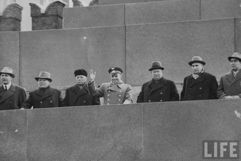 "The space is calling everyone! And call. How vechnyy Zov" (Yuri Gagarin)