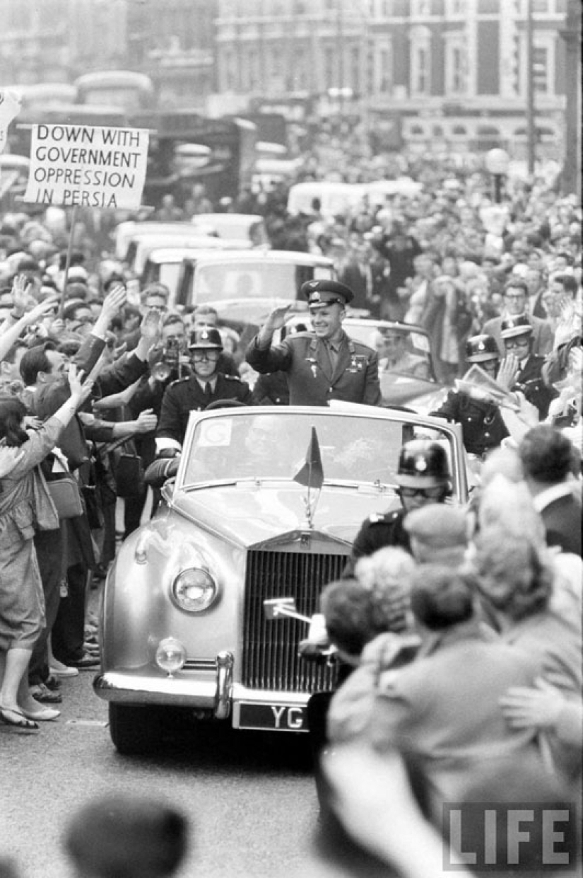 "The space is calling everyone! And call. How vechnyy Zov" (Yuri Gagarin)