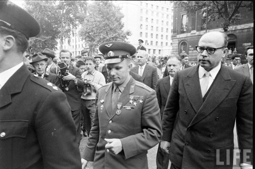 "The space is calling everyone! And call. How vechnyy Zov" (Yuri Gagarin)