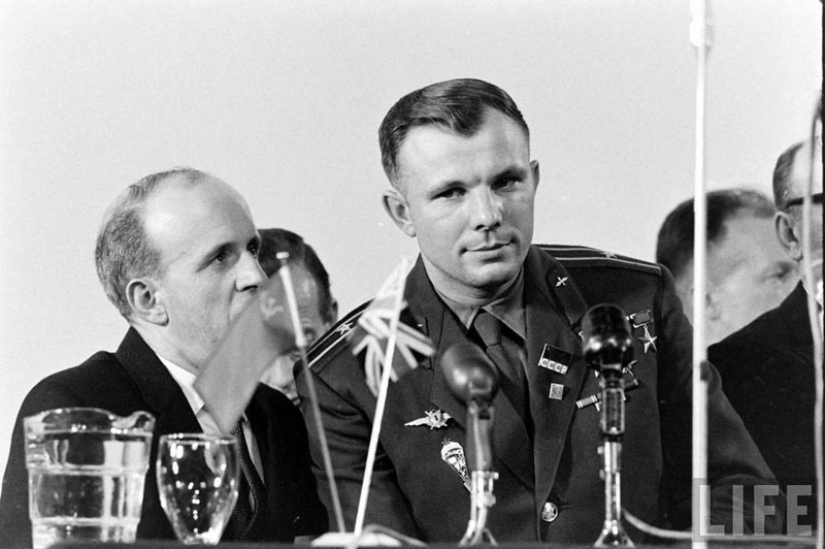 "The space is calling everyone! And call. How vechnyy Zov" (Yuri Gagarin)