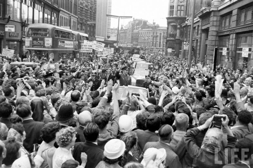 "The space is calling everyone! And call. How vechnyy Zov" (Yuri Gagarin)