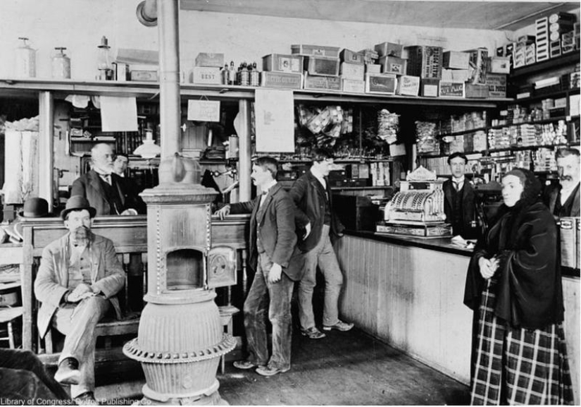 The Story of a Bag of Bags: How Precious Packaging Became an Enemy of Humanity The Story of a Bag of Bags: How Precious Packaging Became an Enemy of Humanity