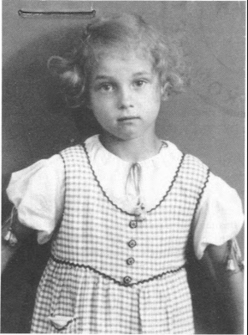 The story of August Landmesser — the man in the photo who did not raise his hand in a Nazi salute The story of August Landmesser — the man in the photo who did not raise his hand in a Nazi salute