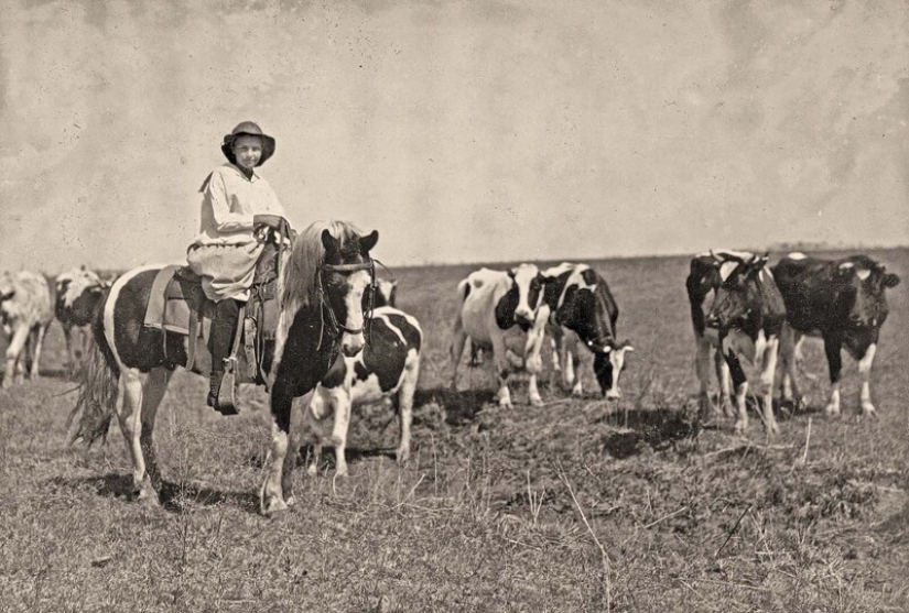 The Story of the First Texas Female Cowboys