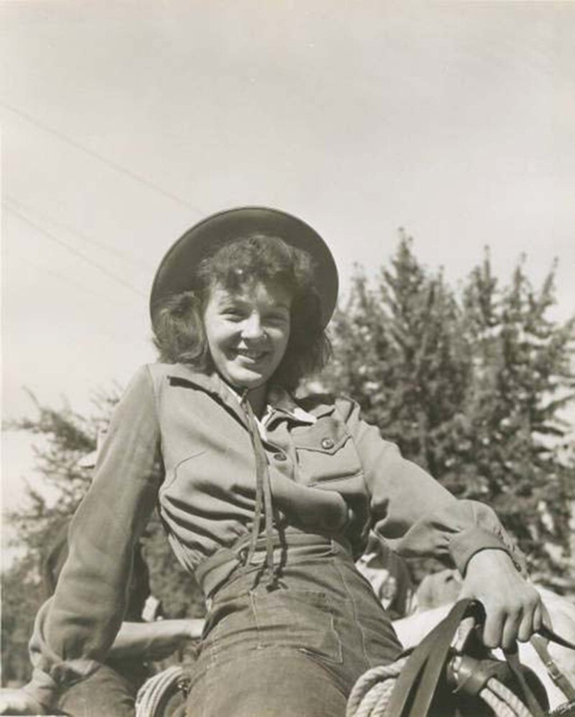 The Story of the First Texas Female Cowboys