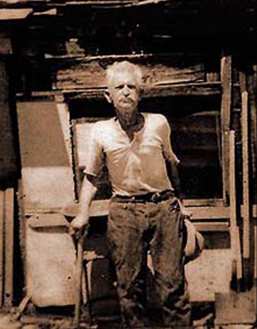 The strange story of Reggie Spears - the man who sent himself in a package to another continent