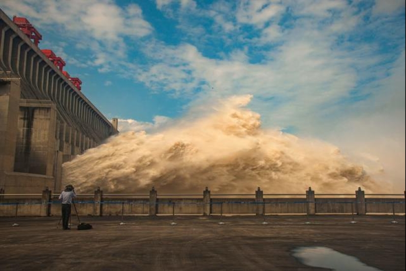The Three Gorges Dam, or How the Chinese slowed the Earth's Rotation The Three Gorges Dam, or How the Chinese slowed the Earth's Rotation