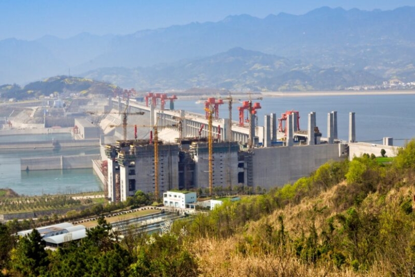 The Three Gorges Dam, or How the Chinese slowed the Earth's Rotation The Three Gorges Dam, or How the Chinese slowed the Earth's Rotation