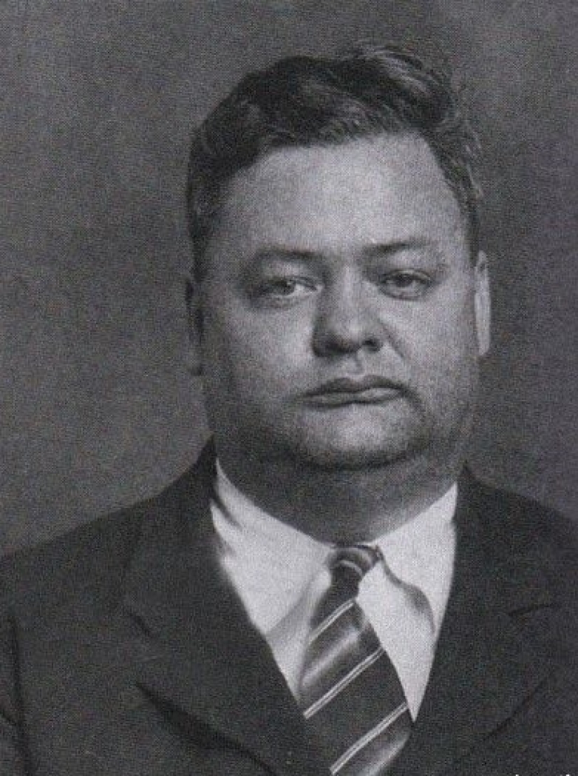 The tragedy of Morro Castle is a disaster on a liner, arranged by a national hero of the USA