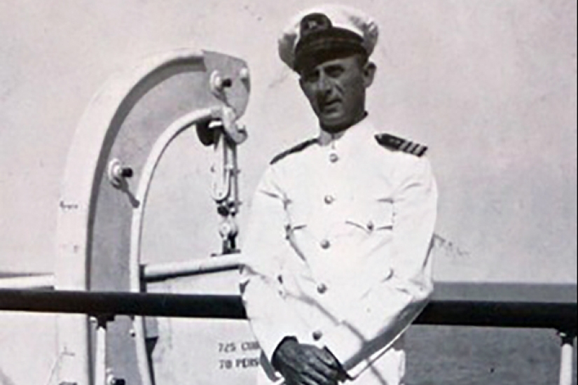 The tragedy of Morro Castle is a disaster on a liner, arranged by a national hero of the USA