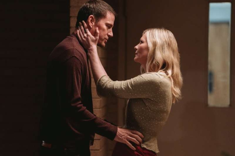 The true story of robber Jeffrey Manchester, who hid on the roof of a toy store.