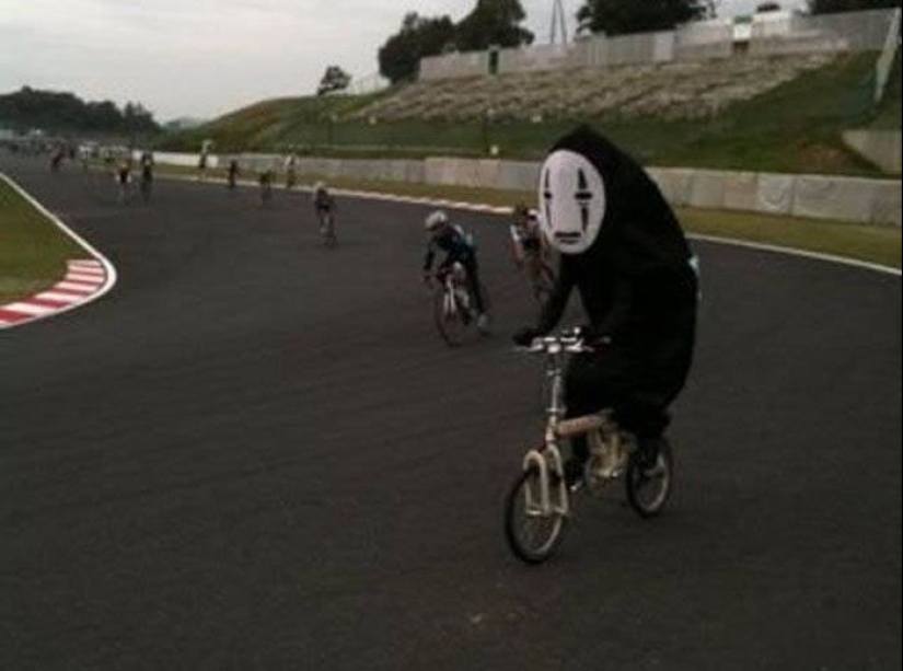 The usual shots from life in Japan, from which a European's eyes will pop out of his head The usual shots from life in Japan, from which a European's eyes will pop out of his head