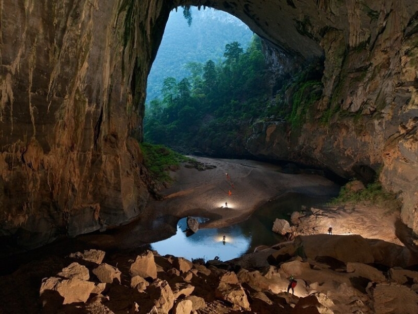 The vast Shondong is the largest cave on Earth