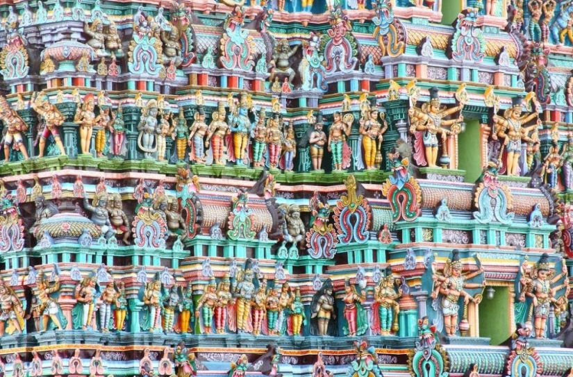 The walls of this Indian temple consist of thousands of sculptures The walls of this Indian temple consist of thousands of sculptures