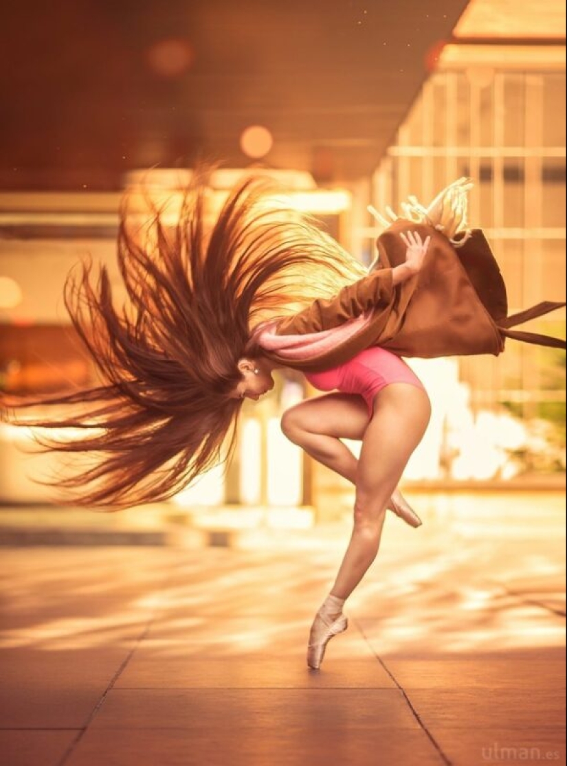 The whole world is a stage: dynamic photos of dancers on the streets and beaches by Anna Ullman The whole world is a stage: dynamic photos of dancers on the streets and beaches by Anna Ullman