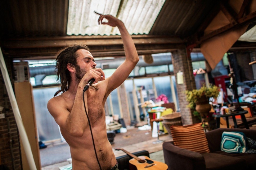 The world of London squats and their inhabitants in the photo project of Corinna Kern