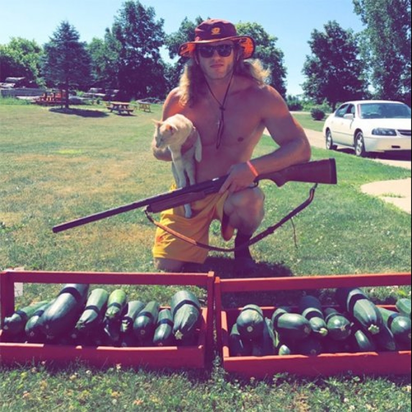 There is a hunt for carrots, or Gardeners with their glorious trophies There is a hunt for carrots, or Gardeners with their glorious trophies