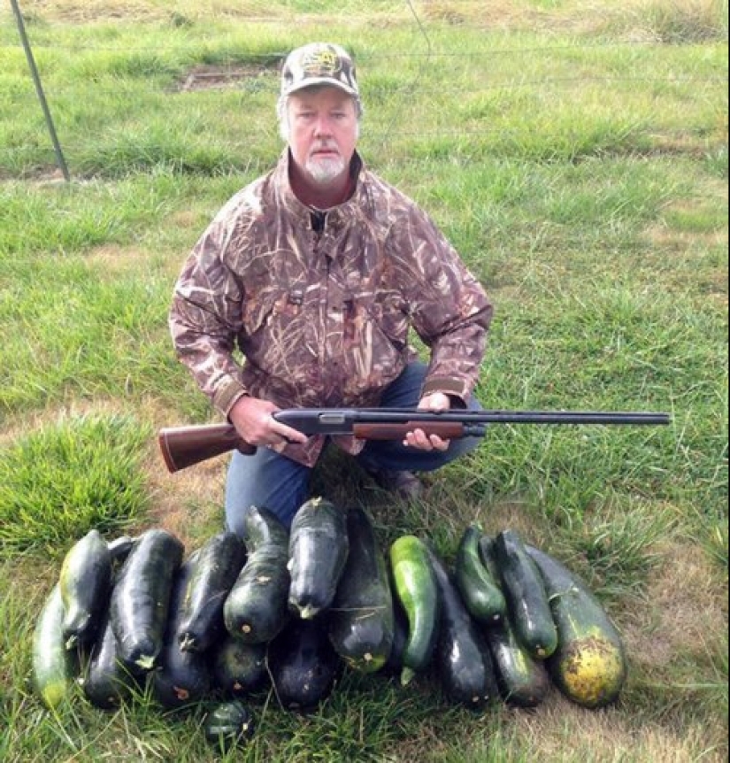There is a hunt for carrots, or Gardeners with their glorious trophies There is a hunt for carrots, or Gardeners with their glorious trophies