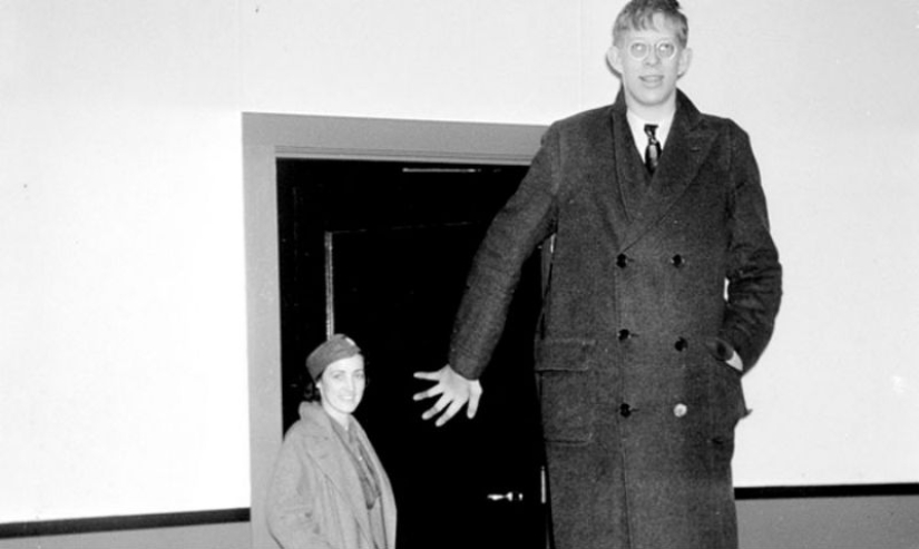 There is a video that shows how big was Robert Wadlow — the tallest man in history There is a video that shows how big was Robert Wadlow — the tallest man in history