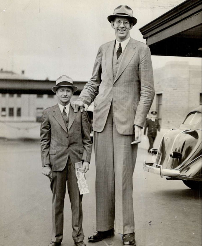 There is a video that shows how big was Robert Wadlow — the tallest man in history There is a video that shows how big was Robert Wadlow — the tallest man in history
