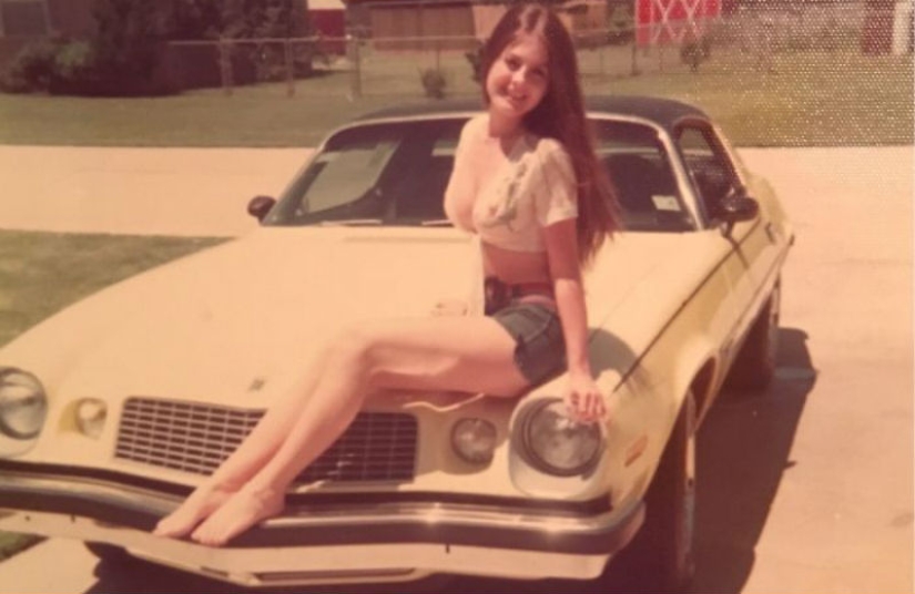 “There were people in our time”: retrophotos of parents who are cooler than their children