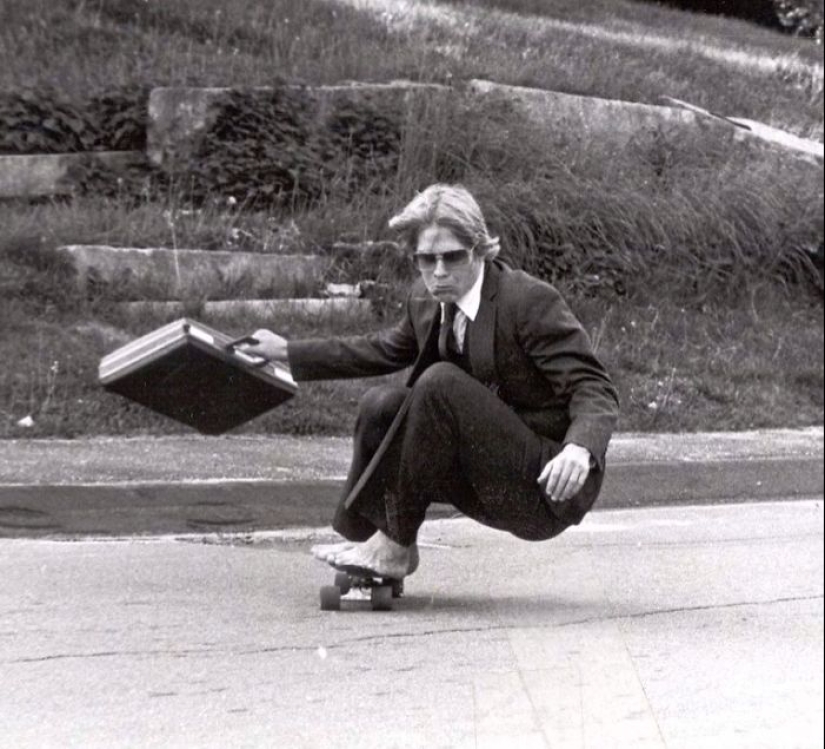 “There were people in our time”: retrophotos of parents who are cooler than their children