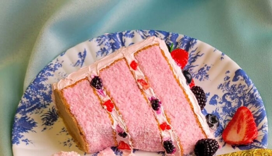 These Embroidered Desserts By Heather Ríos Might Make You Feel Hungry