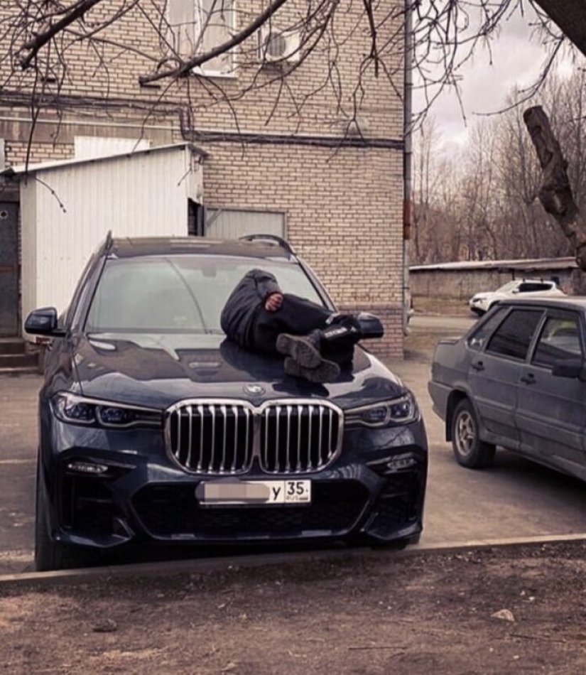 These men photos better than any Insta-divas! Don't believe?