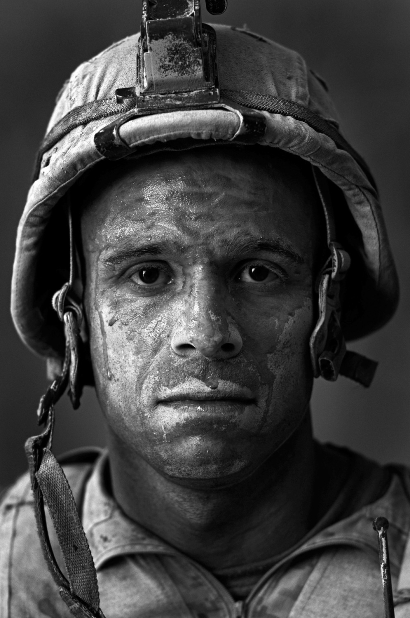 They look, but they don't see: the faces of soldiers who have gone through hell They look, but they don't see: the faces of soldiers who have gone through hell