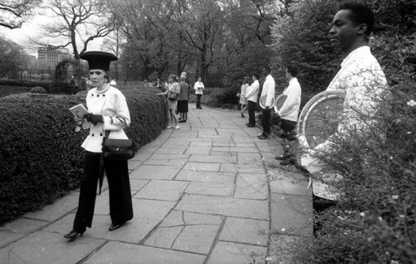 This city never sleeps - the very juice of New York streets of the late 20th century
