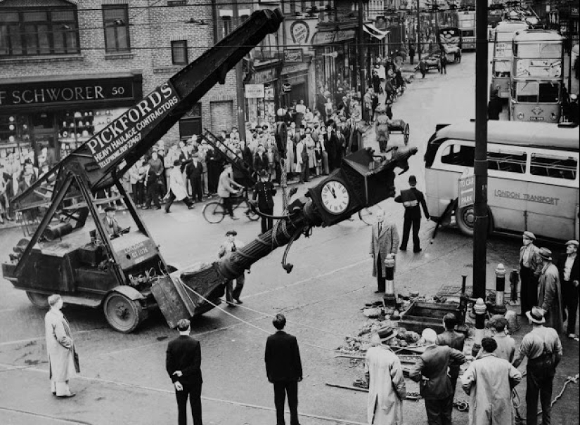 This crazy, vibrant London in black and white photographs from the 1930s This crazy, vibrant London in black and white photographs from the 1930s
